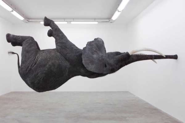 20 Incredible Sculptures that Defy Gravity (20 photos)
