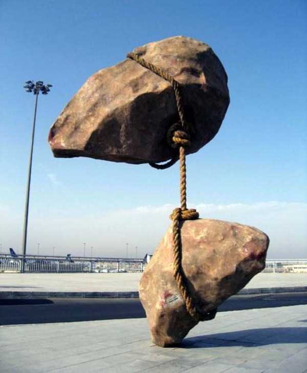 20 Incredible Sculptures that Defy Gravity (20 photos)