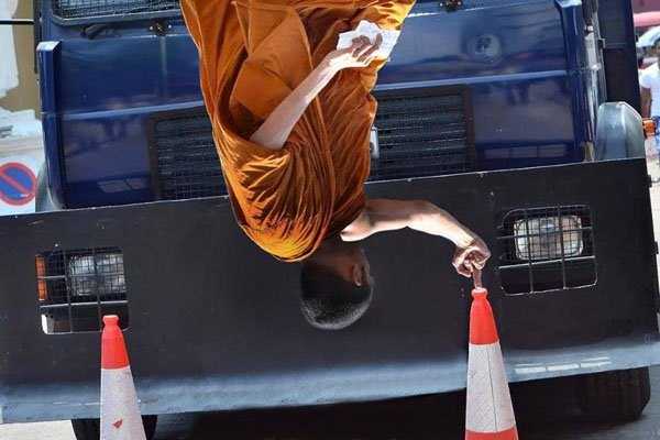 budhist monk shows middle finger 18