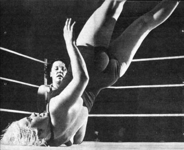 Vintage Womens Wrestling Photos (34 photos)
