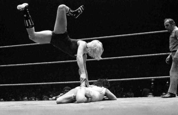 Vintage Womens Wrestling Photos (34 photos)