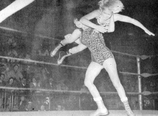 Vintage Womens Wrestling Photos (34 photos)