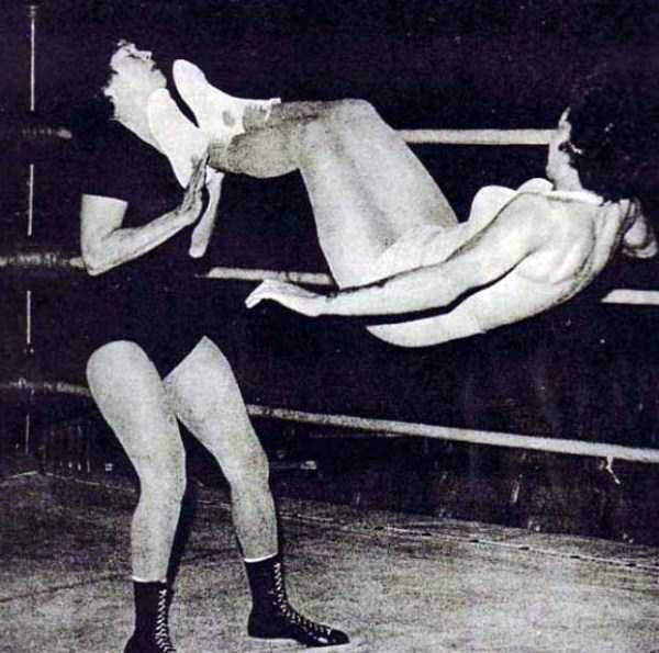 Vintage Womens Wrestling Photos (34 photos)