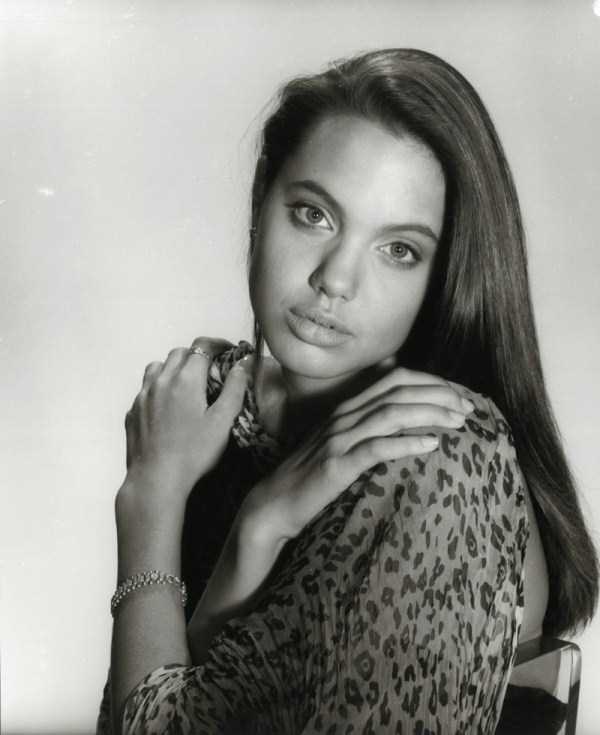 Angelina Jolies First Photoshoot (30 photos)
