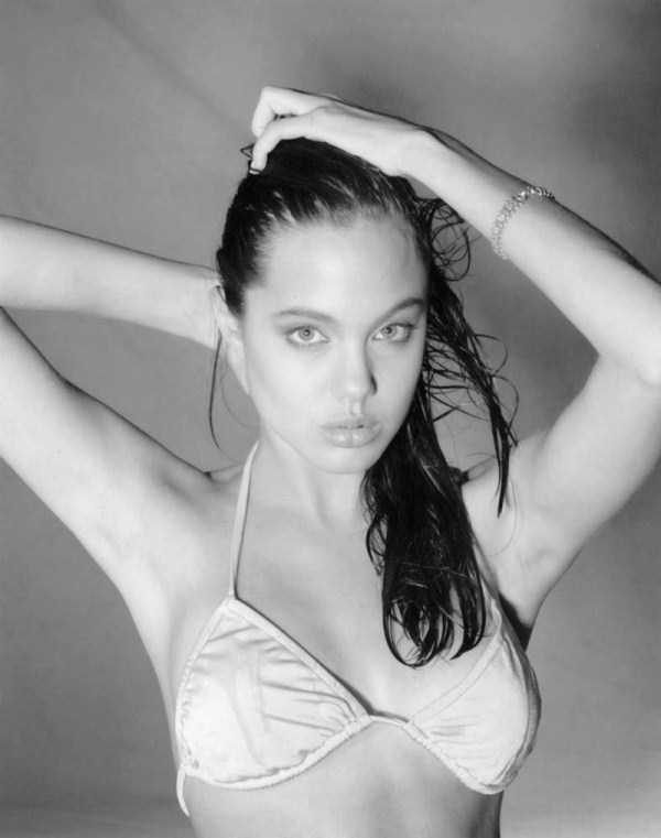 Angelina Jolies First Photoshoot (30 photos)