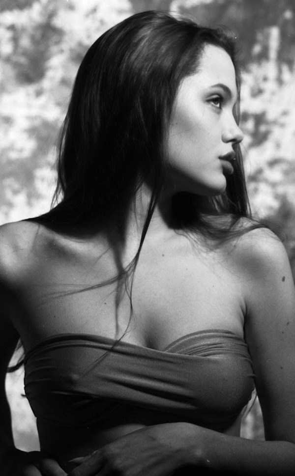 Angelina Jolies First Photoshoot (30 photos)