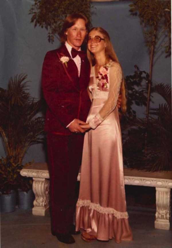 Cringeworthy Retro Prom Photos (50 photos)
