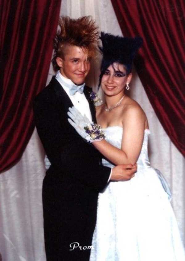 Cringeworthy Retro Prom Photos (50 photos)