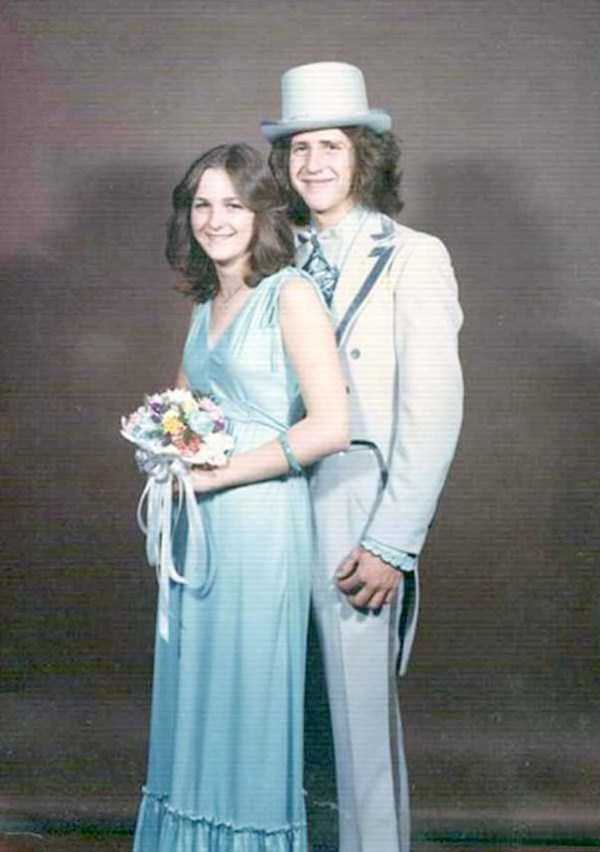 Cringeworthy Retro Prom Photos (50 photos)