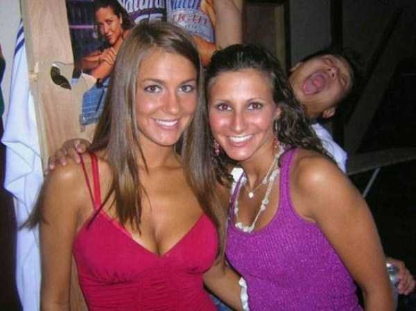 More Photobombs? Sure, Why Not! (34 photos)