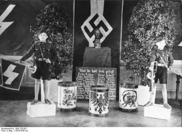 Children of the Notorious Third Reich (51 photos)