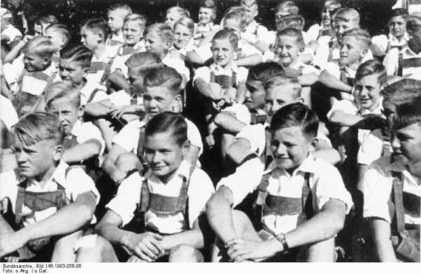 Children of the Notorious Third Reich (51 photos)