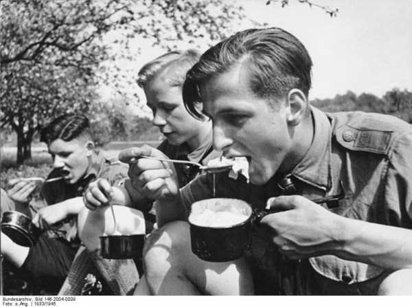 Children of the Notorious Third Reich (51 photos)