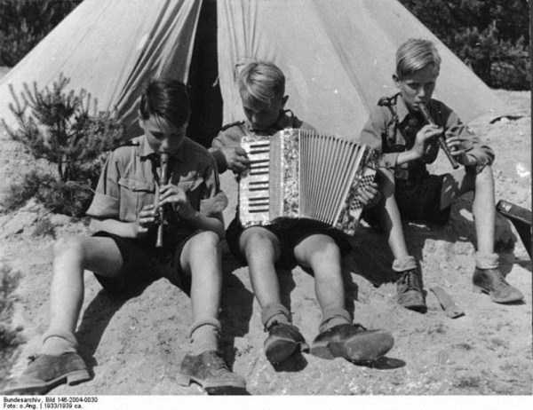 Children of the Notorious Third Reich (51 photos)