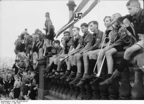 Children of the Notorious Third Reich (51 photos)