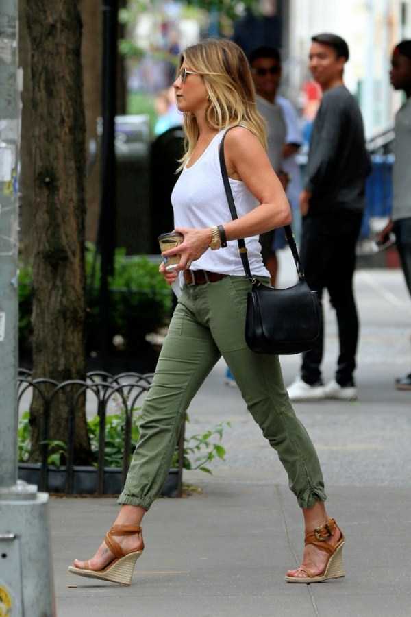 Jennifer Aniston Still Looks Hot (19 photos)