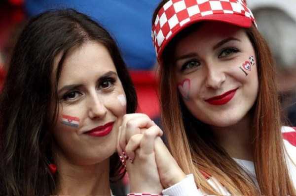 Hot Girls at EURO 2016 (45 photos)