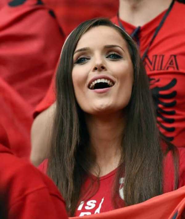 Hot Girls at EURO 2016 (45 photos)