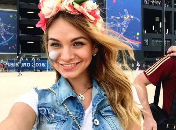 Hot Girls at EURO 2016 (45 photos)