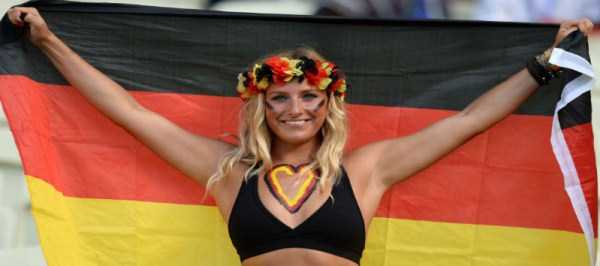 Hot Girls at EURO 2016 (45 photos)