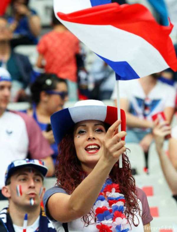 Hot Girls at EURO 2016 (45 photos)