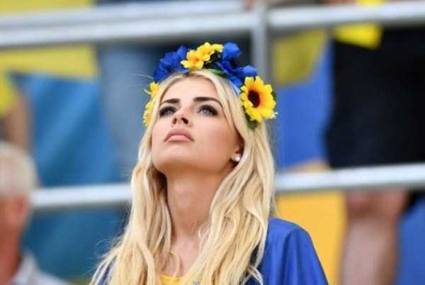 Hot Girls at EURO 2016 (45 photos)