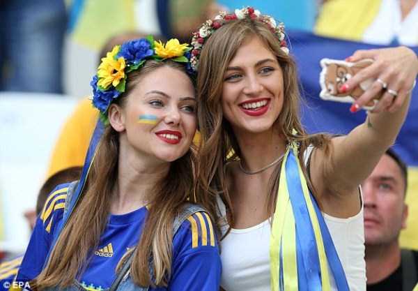 Hot Girls at EURO 2016 (45 photos)
