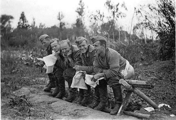 German Troops Taking a Dump (24 photos)