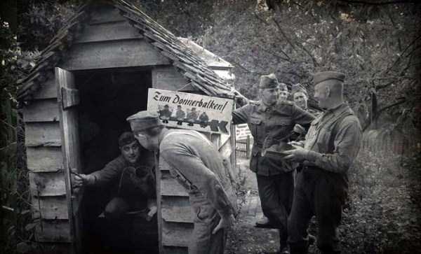 German Troops Taking a Dump (24 photos)