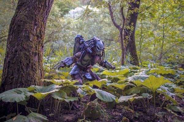 Stunningly Detailed Predator Costume (8 photos)