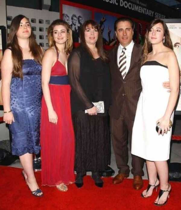 Famous Actors and their Daughters (30 photos)