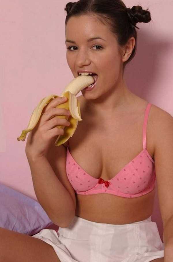 girls eating bananas 19