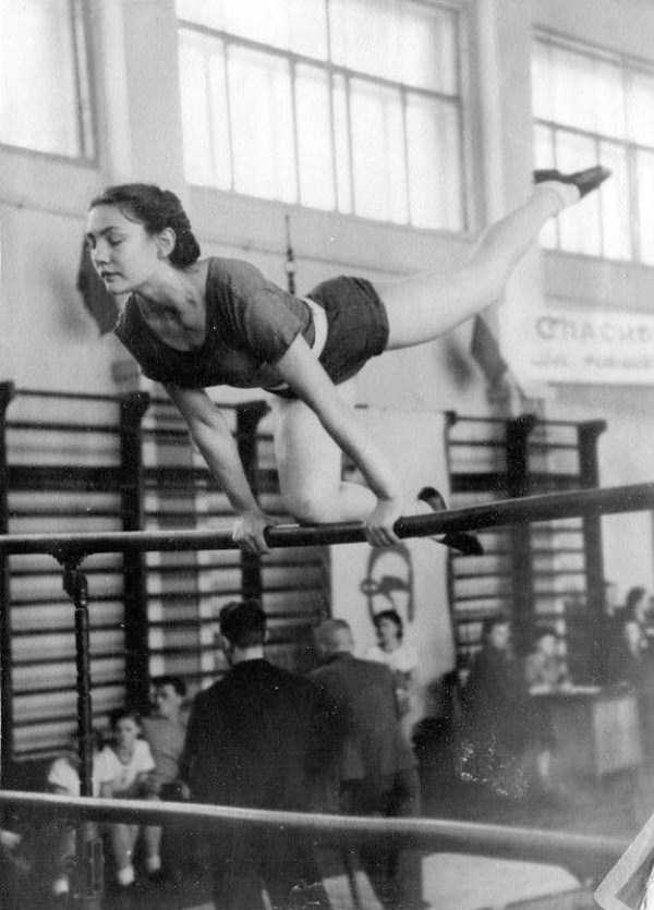 Gymnasts in the Postwar Soviet Union (23 photos)
