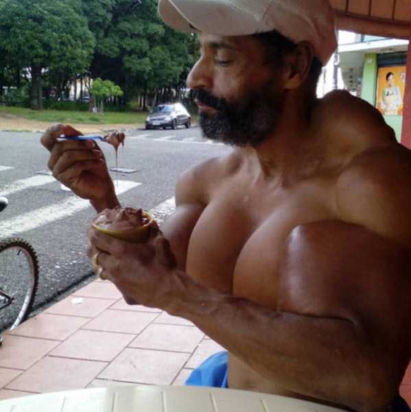 Just Another Synthol Freak (19 photos)