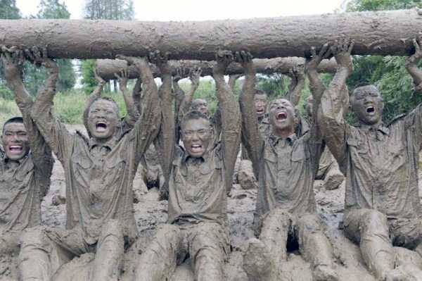 Crazy and Brutal Chinese Military Training (30 photos)