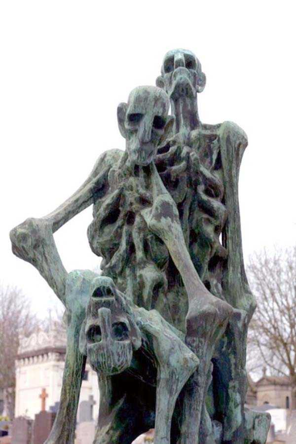 25 Morbidly Bizarre Cemetery Statues (25 photos)
