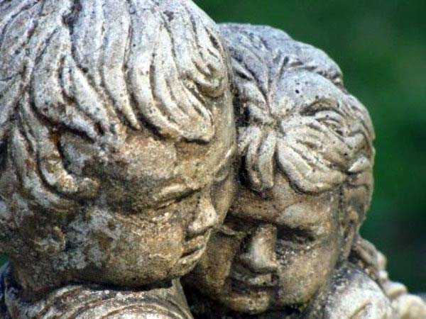 25 Morbidly Bizarre Cemetery Statues (25 photos)