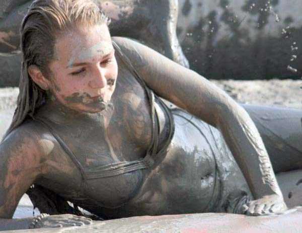 Dirty Girls, Literally (71 photos)