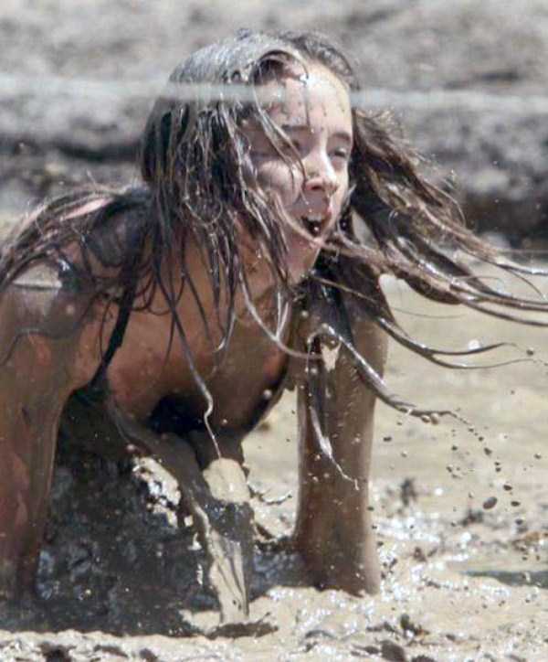 Dirty Girls, Literally (71 photos)