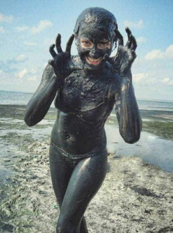 Dirty Girls, Literally (71 photos)