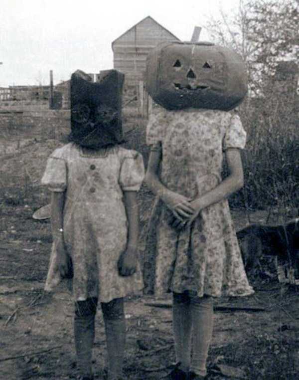 26 Creepy Black and White Photos That Wont Leave You Indifferent