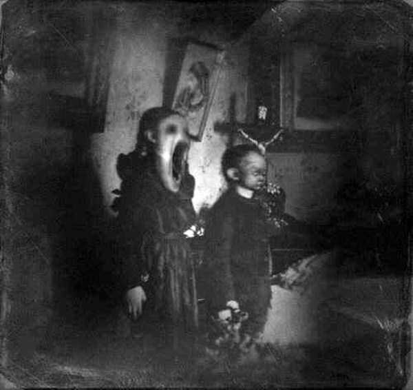 26 Creepy Black and White Photos That Wont Leave You Indifferent