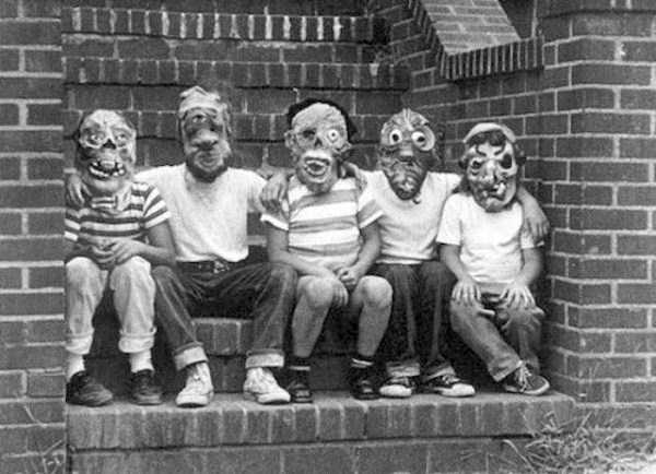Vintage Halloween Costumes that are Creepy as Hell (30 photos)