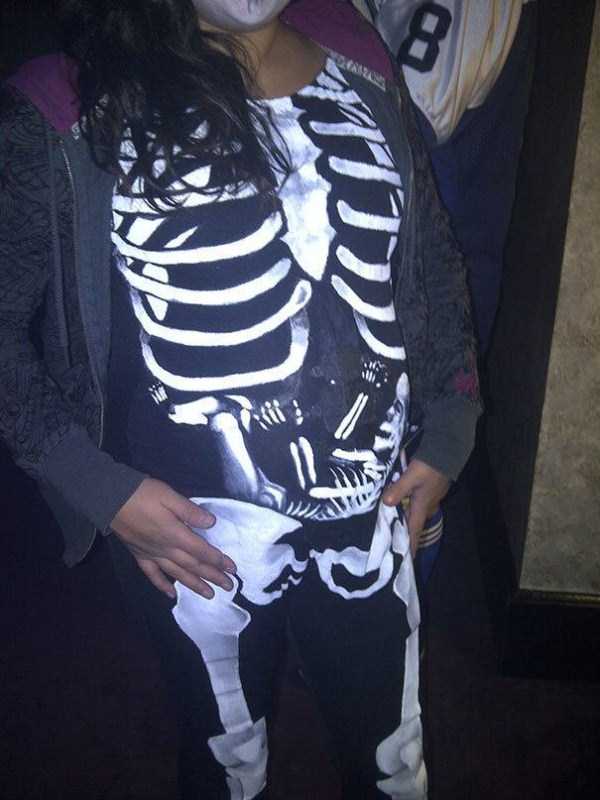 Pregnant Women Showing Off Their Halloween Costumes (24 photos)