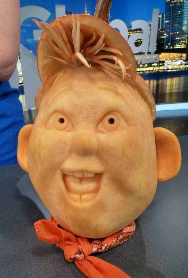 Insanely Detailed Heads Carved Out of Pumpkins (36 photos)