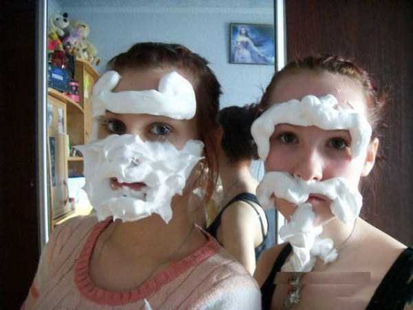 Just Ordinary Users of Russian Social Networks (45 photos)