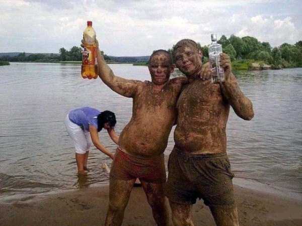 Just Ordinary Users of Russian Social Networks (45 photos)