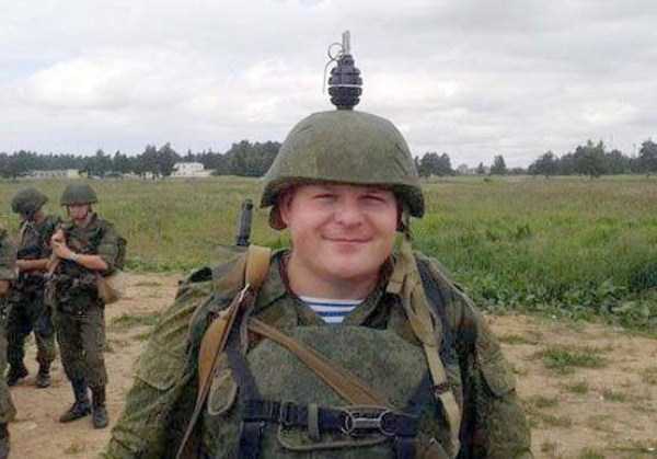 Men Fooling Around (60 photos)