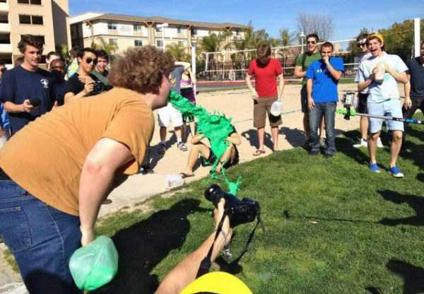 Men Fooling Around (60 photos)