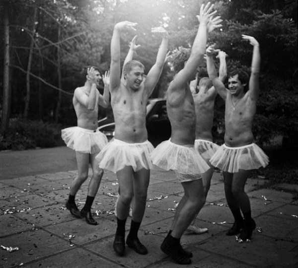 Men Fooling Around (60 photos)